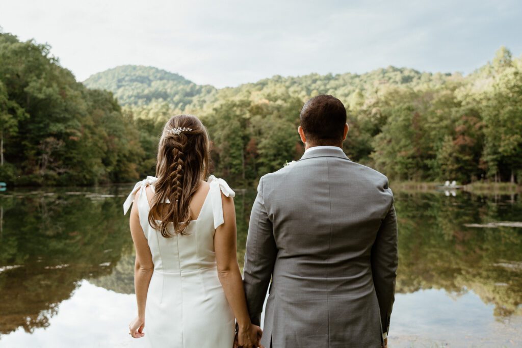 Asheville elopement couple at the lake